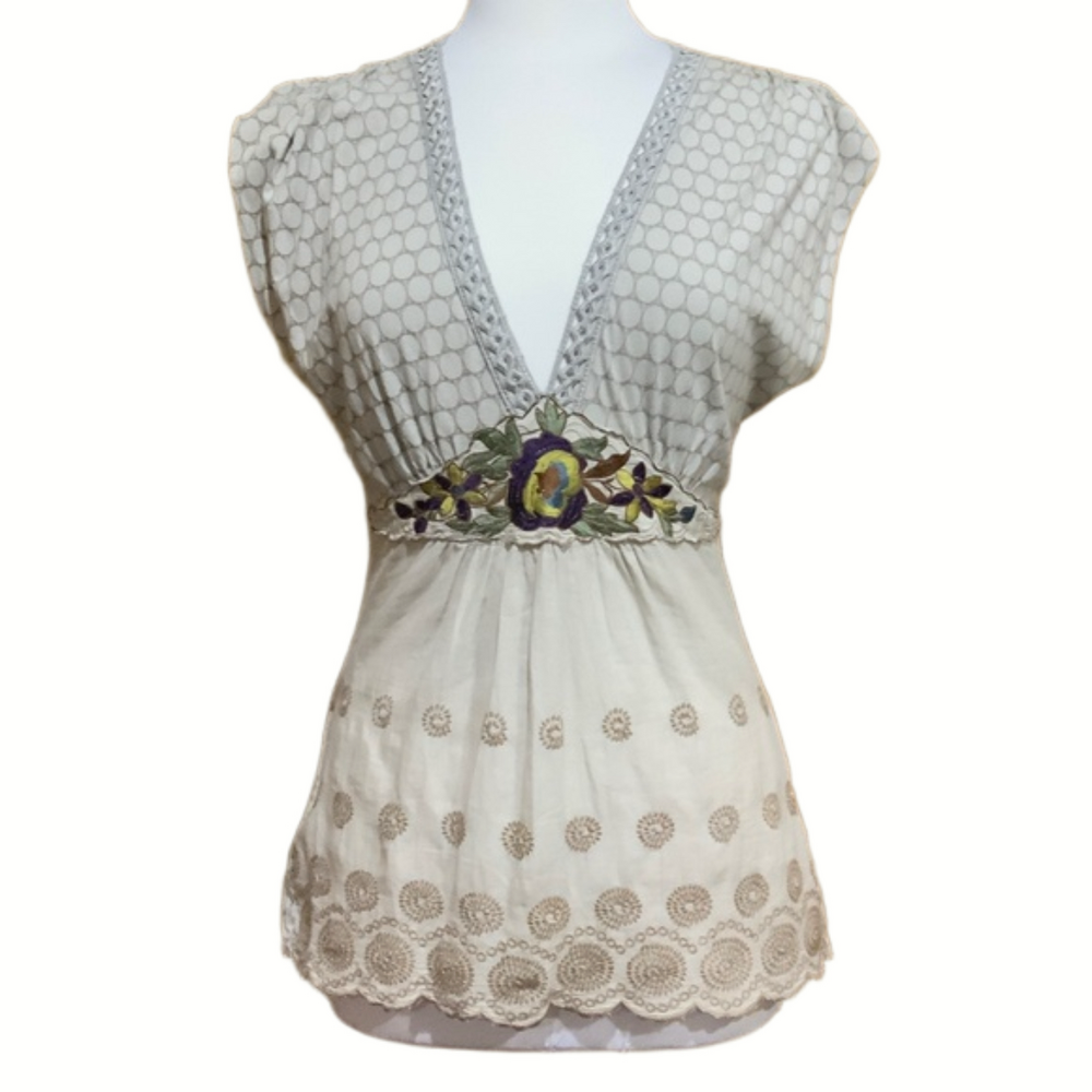 Language Knit Top with Embroidery Accents and Scalloped Hem Size M - NWT